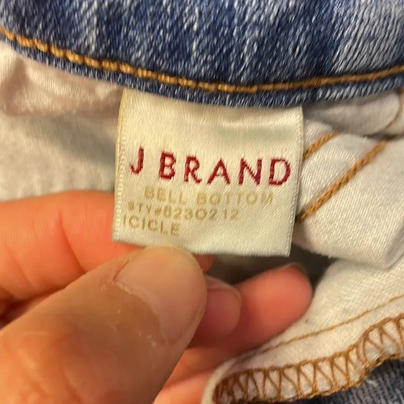 J Brand Bell Bottoms Woman’s jeans. The style is Icicle - Picture 8 of 13